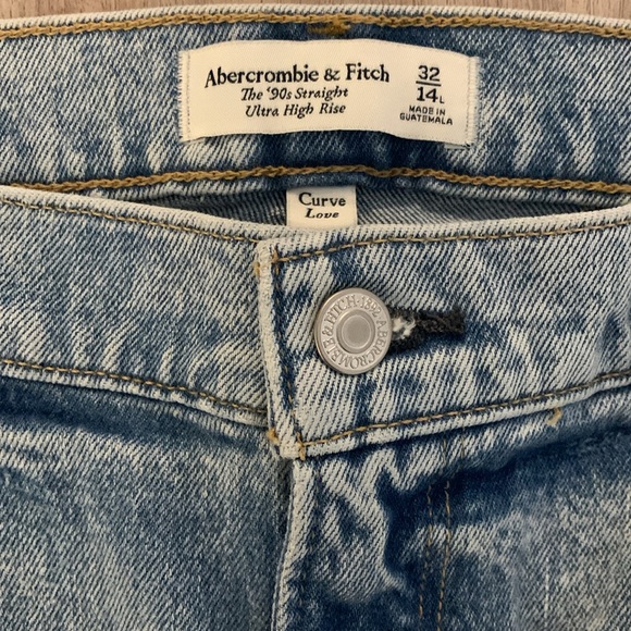 Abercrombie & Fitch NWT Curve Love The 90’s Straight Ultra High Rise Jeans! - Picture 3 of 10